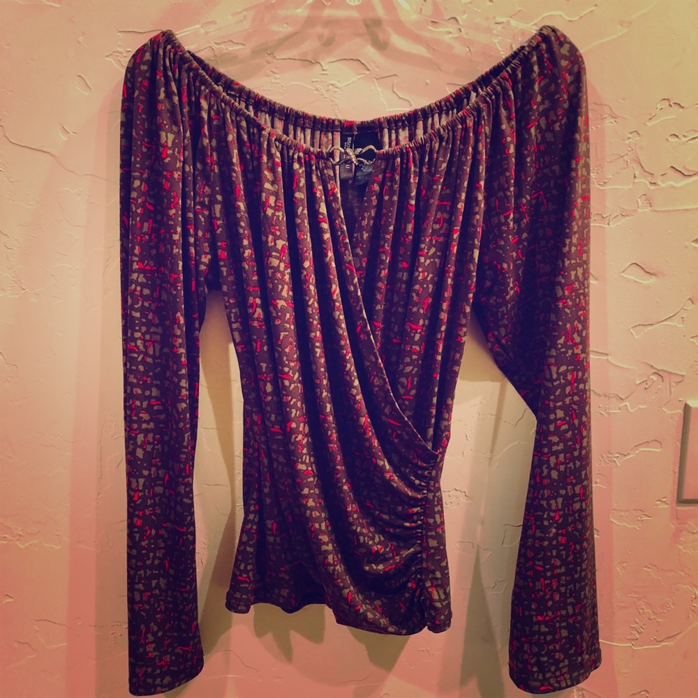 Gorgeous Wrap ‘Look’ on or off the shoulder Shirt